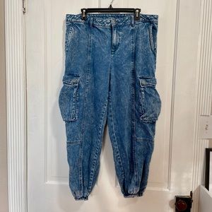 Mid-rise Cargo Jeans